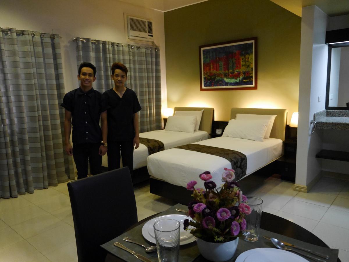 New Manila Suites Quezon City Exterior photo