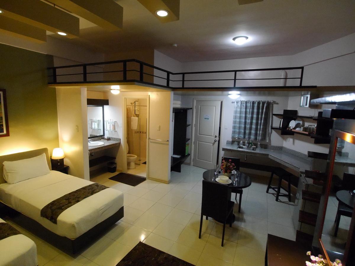 New Manila Suites Quezon City Exterior photo