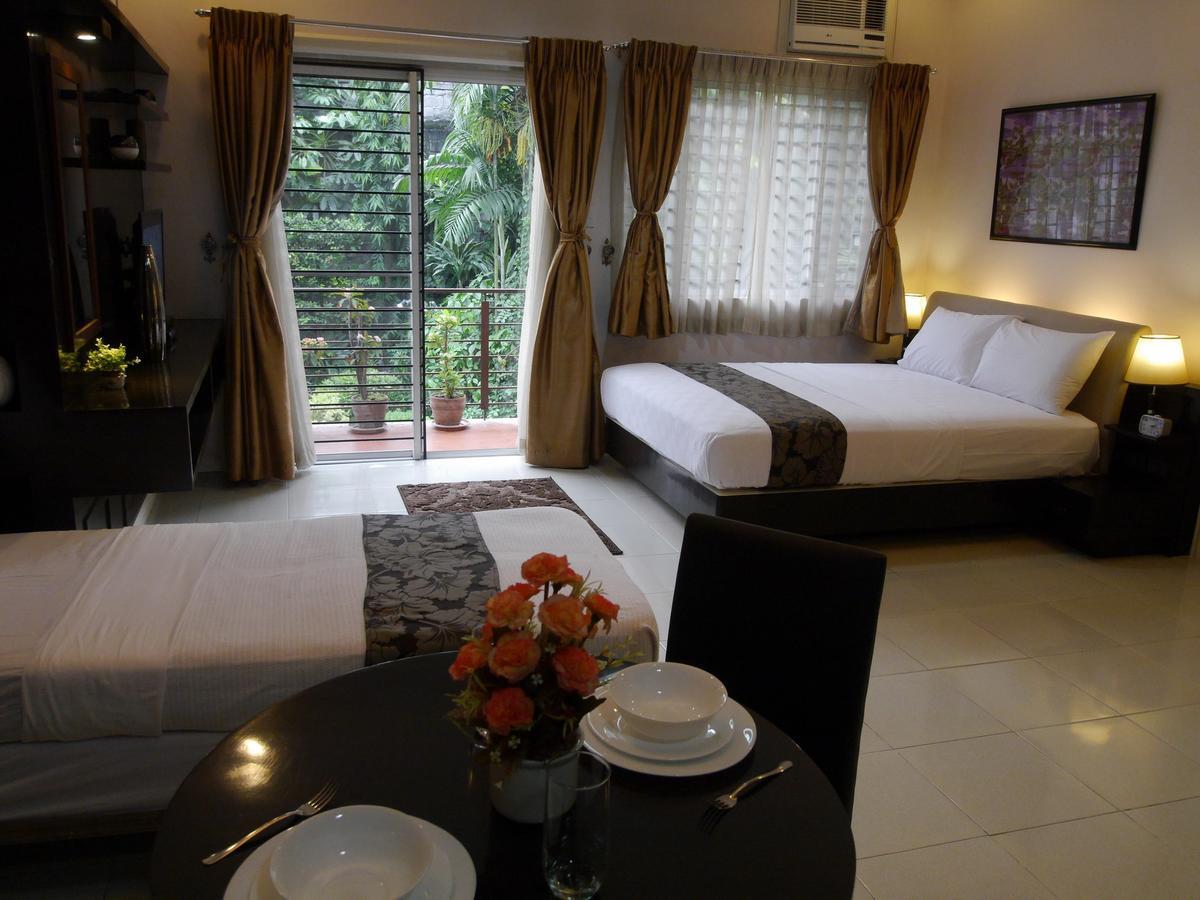 New Manila Suites Quezon City Exterior photo