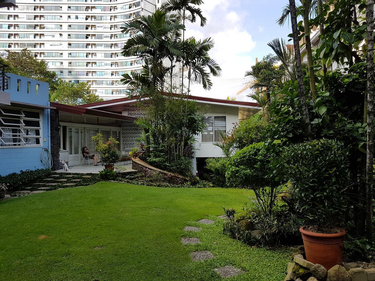 New Manila Suites Quezon City Exterior photo