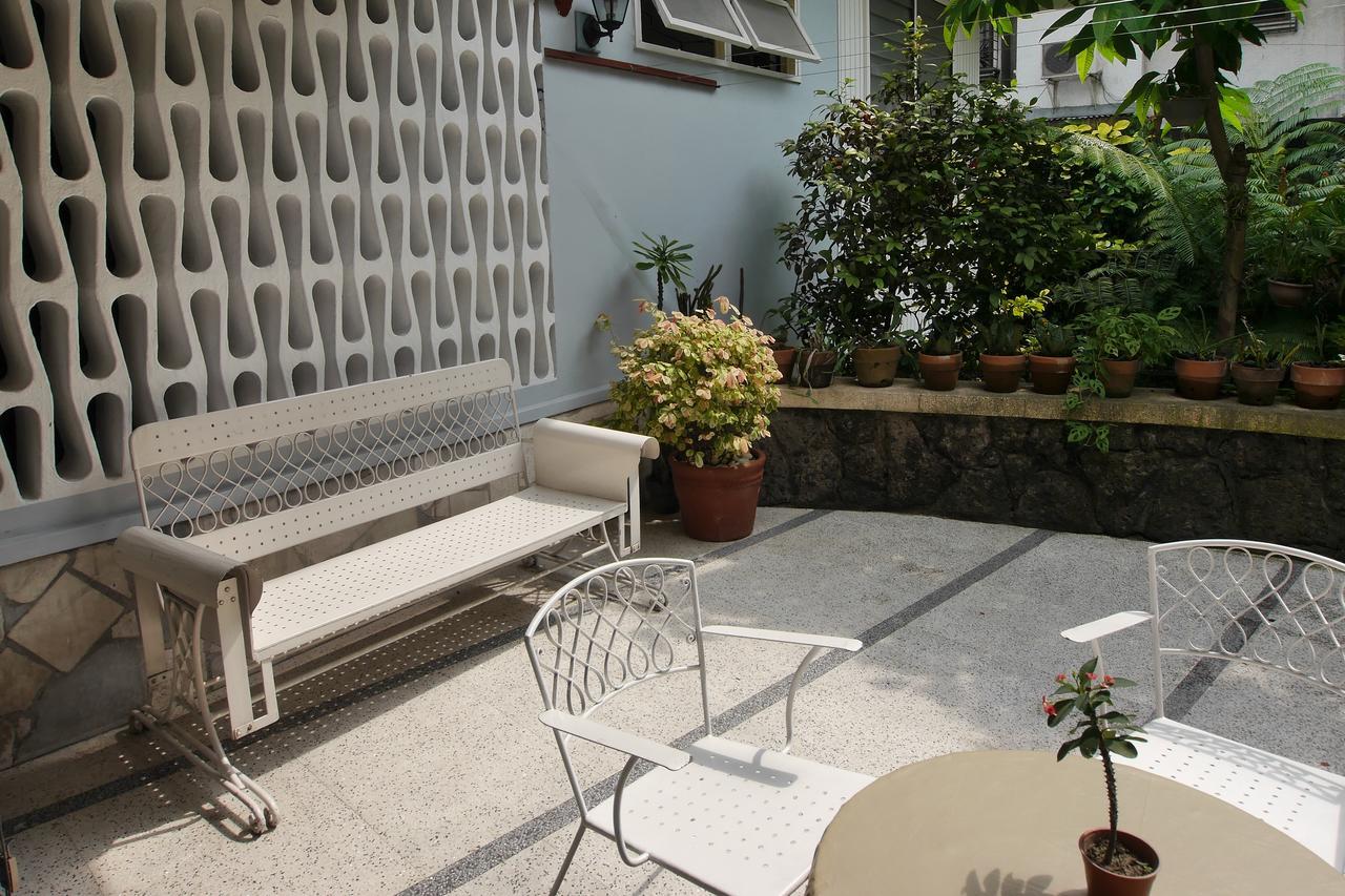 New Manila Suites Quezon City Exterior photo
