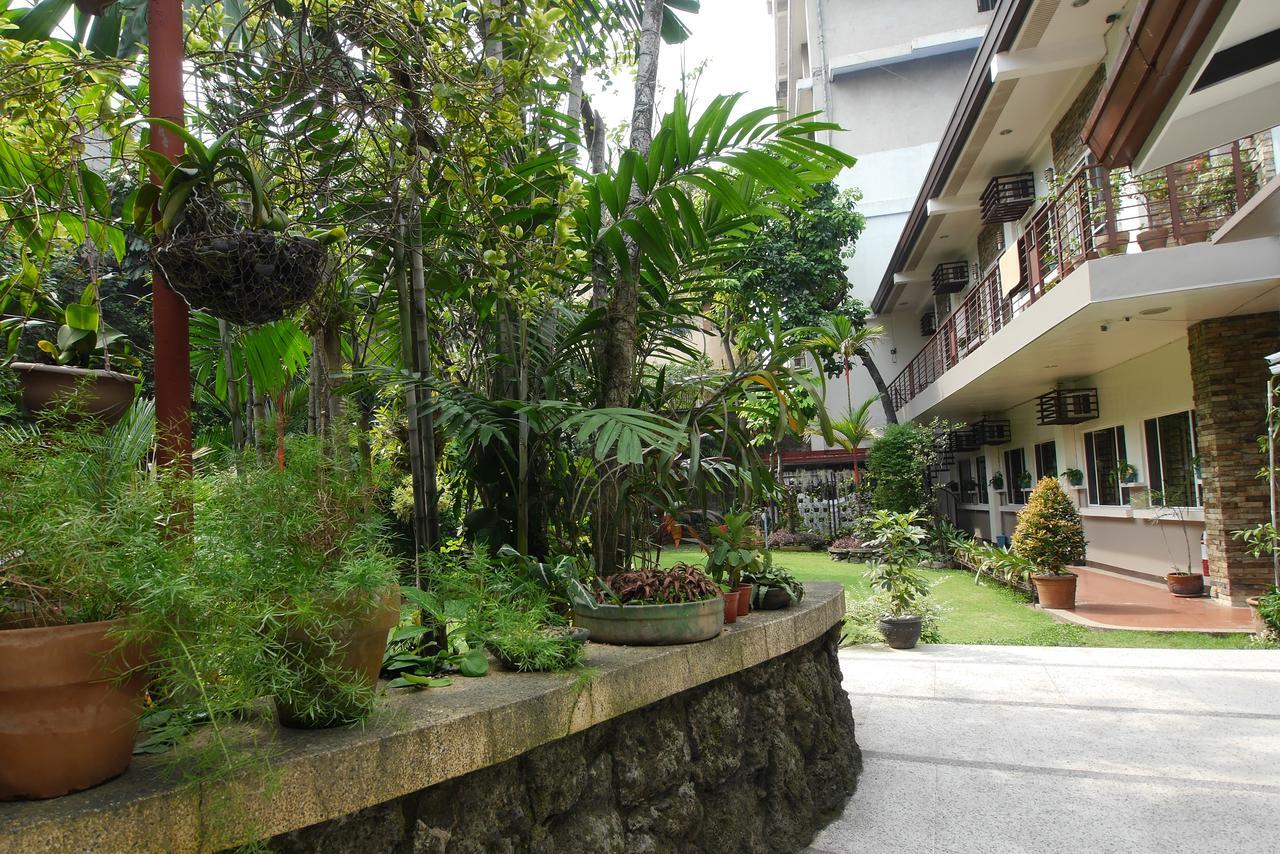 New Manila Suites Quezon City Exterior photo